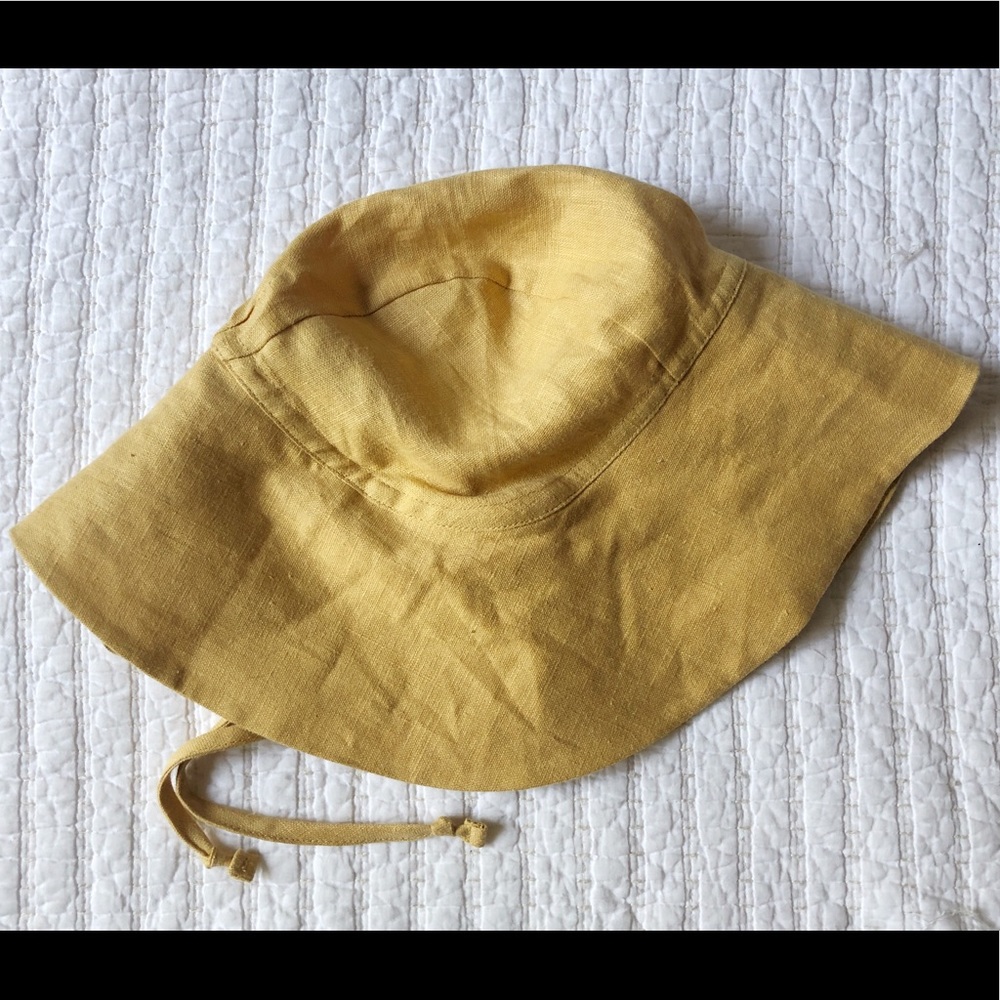 Briar baby sunbonnet in sunrise nwot 12-24 mos